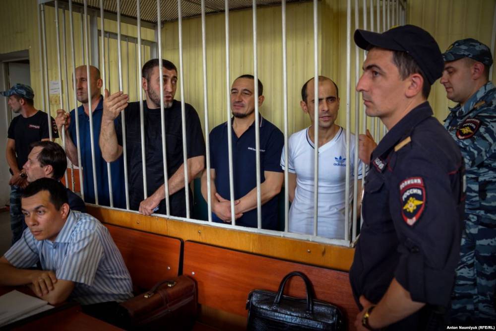 Суд снизил на 3 месяца тюремные сроки по делу "Хизб ут-Тахрир"