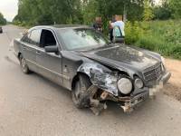 В Кимрах водитель "Нивы" сбежал после того, как устроил ДТП с Mercedes-Benz - ТИА - tvernews.ru - Тверская обл.