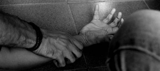 Взломал двери: тюменец изнасиловал женщину, пробравшись к ней в дом