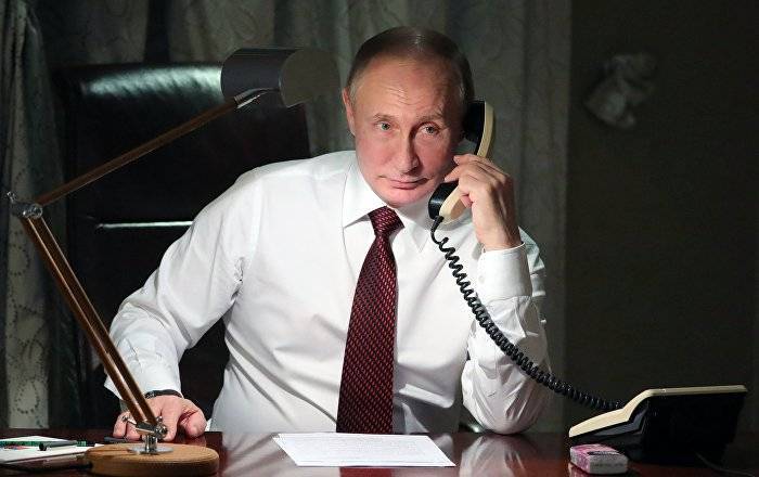 Путин пообщался с Зеленским по телефону