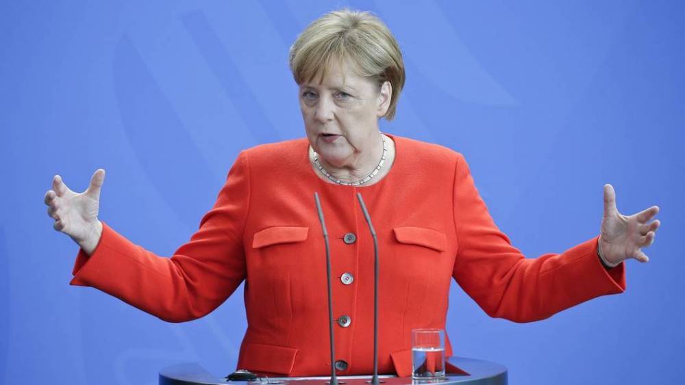 "Не включайте ей гимны": В Сети "объяснили" дрожь Меркель, из-за которой изменили протокол