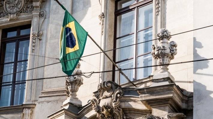 Президент Бразилии не исключает назначения сына послом в США