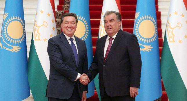 Эмомали Рахмон: Таджикистан готов предложить Казахстану перспективные проекты