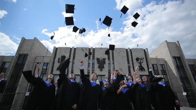 Эксперты назвали экономические вузы с самыми высокими зарплатами выпускников