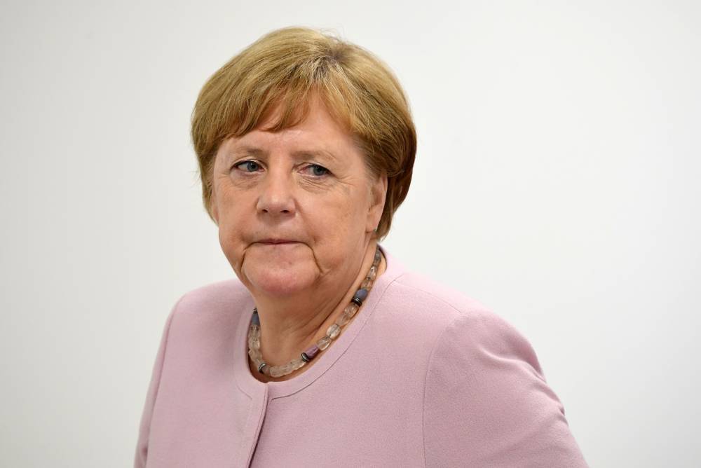 Что Меркель шептала во время третьего приступа дрожи — видео