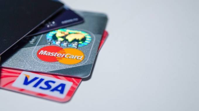 "Ъ": Visa и Mastercard могут уйти из России из-за нового законопроекта