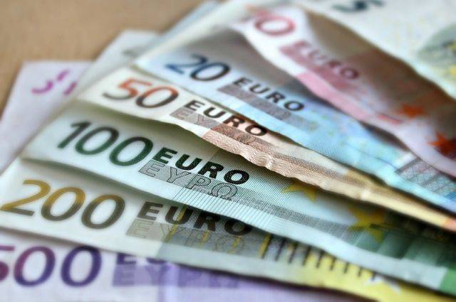 Официальный курс евро вырос на 0,41 копейки