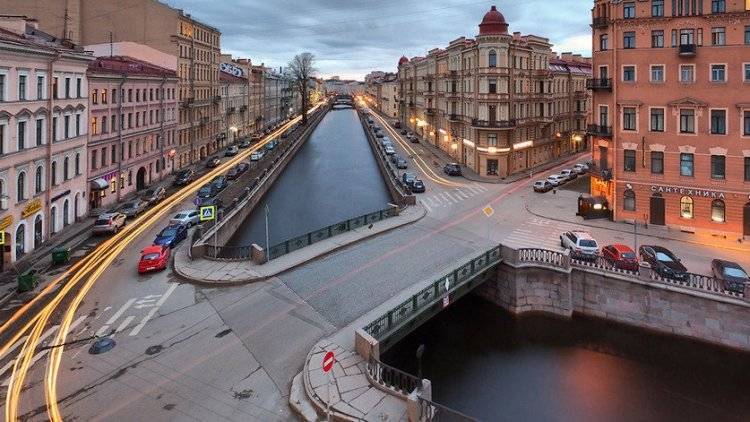Прохожий в Петербурге спас девушку, упавшую в канал Грибоедова