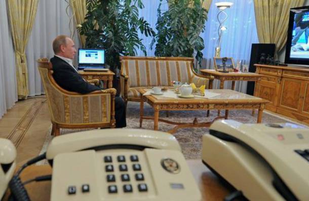 Песков рассказал, о чем Путин и Зеленский впервые поговорили по телефону