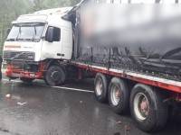 В Тверской области большегруз врезался в дорожное ограждение, пострадал водитель - ТИА