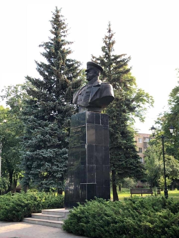 Ранее разрушенный в Харькове памятник Жукову восстановили