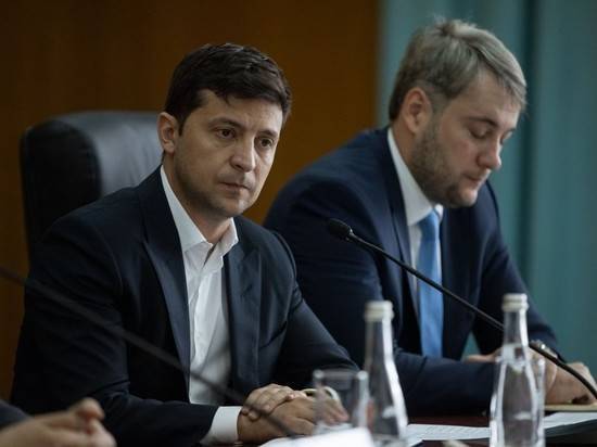 Украинские политики прокомментировали предложение Зеленского о люстрации