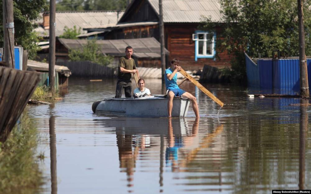 В Иркутской области на чиновника, спасавшего свой дом после паводка, завели дело