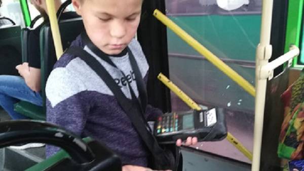 Семилетний кондуктор автобуса удивил россиян