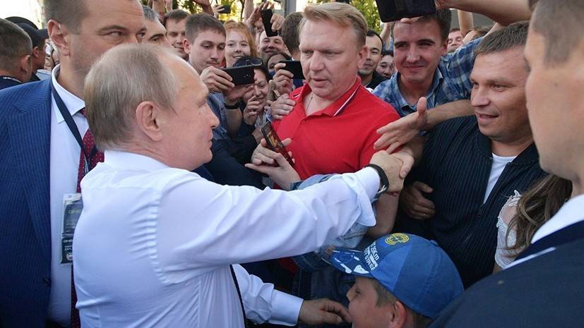 В Кремле прокомментировали выход Путина к людям в Екатеринбурге — РТ на русском