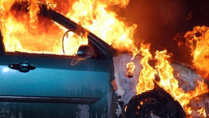В Фокинском районе Брянска потушили горевший Volkswagen