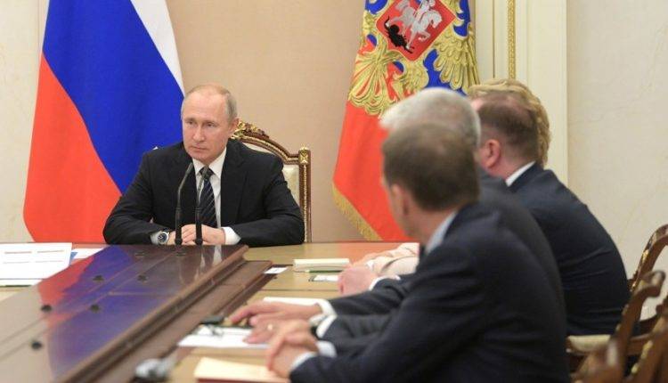 Путин обсудил с Совбезом отношения с Украиной и разговор с Зеленским