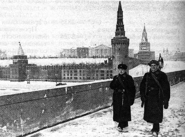 Сколько раз бомбили Московски Кремль во время Великой Отечественной | Русская семерка