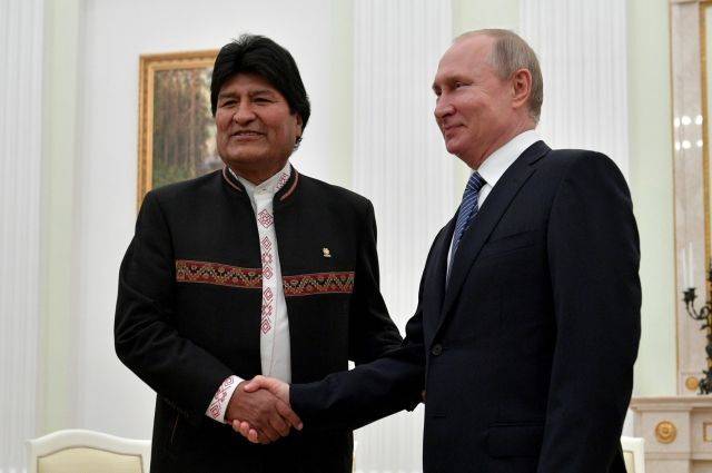 Путин провел в Кремле переговоры с президентом Боливии