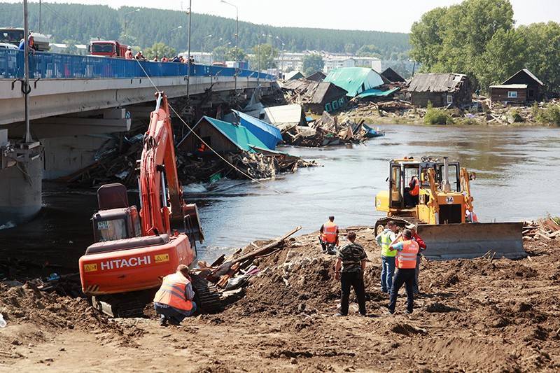 В зоне бедствия в Иркутской области пытаются избежать эпидемии