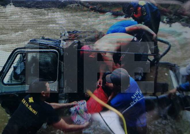 В Туве после падения машины в реку погибли 10 человек