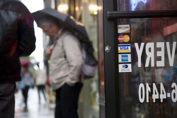 Visa и MasterCard могут уйти из России из-за нового закона