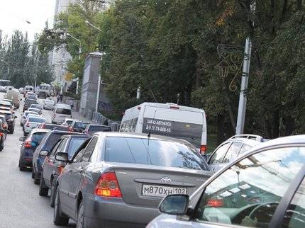В Уфе въезд в один из микрорайонов заблокирован из-за пробки