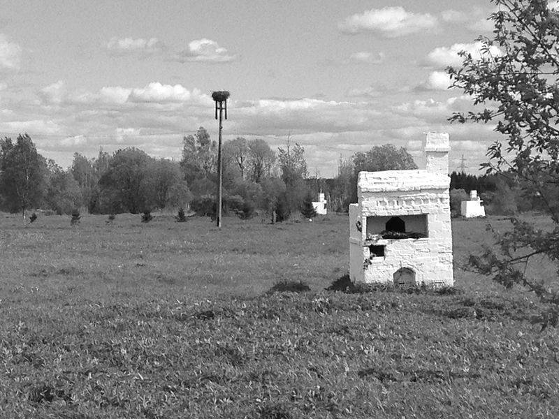 Зачем в Ленинградской области в поле установлены печи | Русская семерка