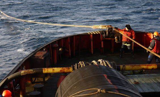 Двух моряков на Камчатке убило оборвавшимся буксиром. РЕН ТВ