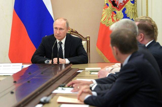 Путин обсудил с членами Совбеза российско-украинские отношения