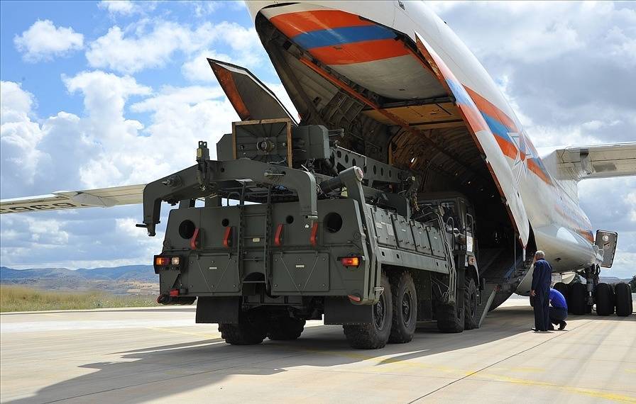 Минобороны Турции показало фотографии первых доставленных элементов С-400