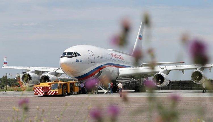 Самолет спецотряда «Россия» отстранили от полета из-за повреждения