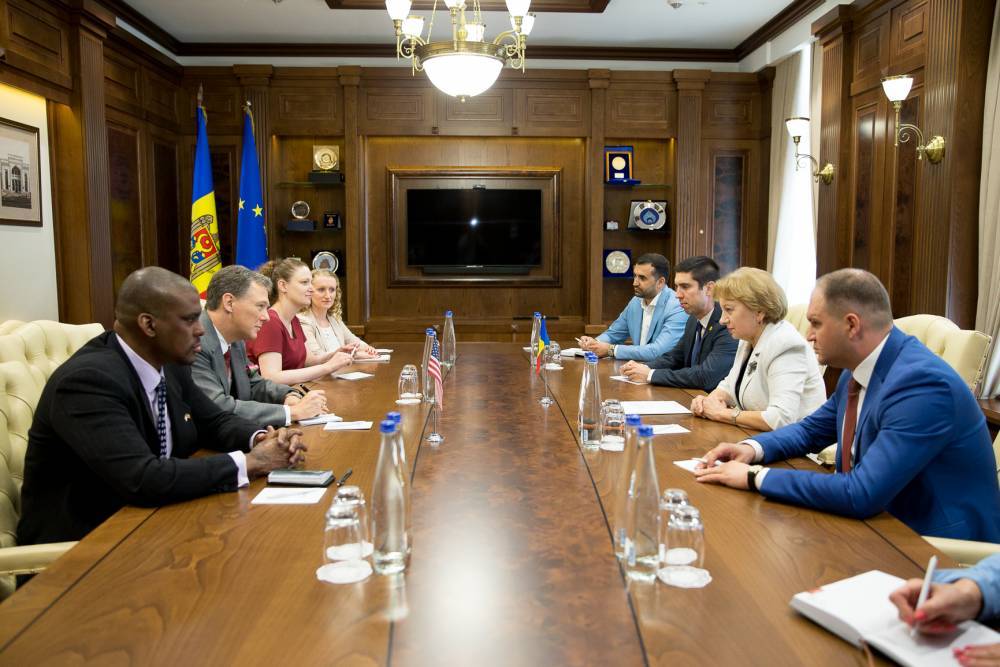 США пристально следят за обстановкой в Молдавии: помощник госсекретаря приехал в Кишинев узнать подробности у председателя парламента
