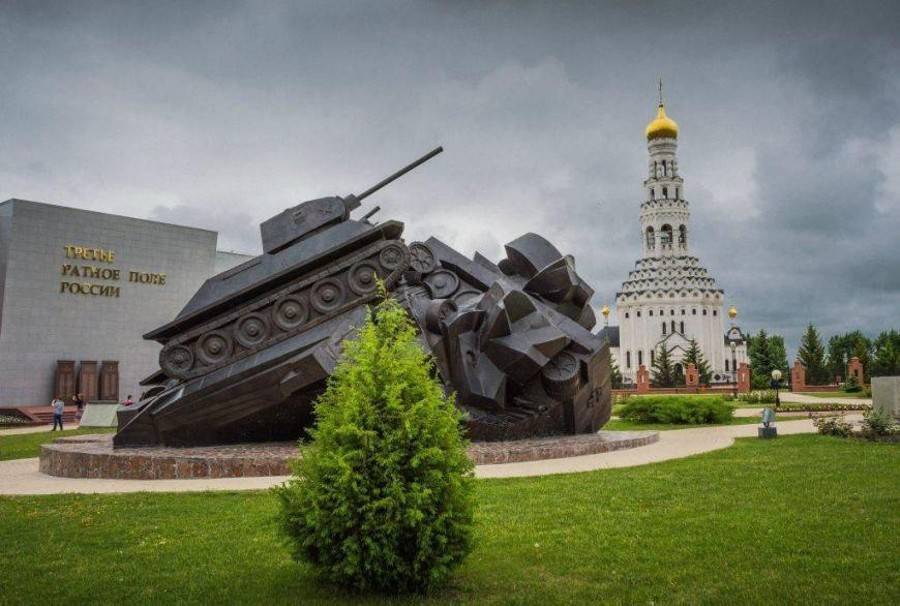 Историк прокомментировал призыв снести памятник Победы