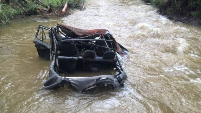 Появились новые подробности об утонувшем УАЗ в Республике Тыва