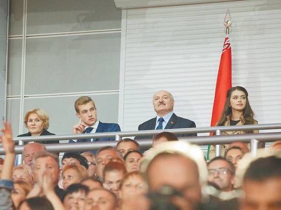 Коля Лукашенко появился на публике в компании загадочной девушки