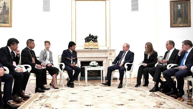 Путин и Моралес отметили качество отношений между РФ и Боливией