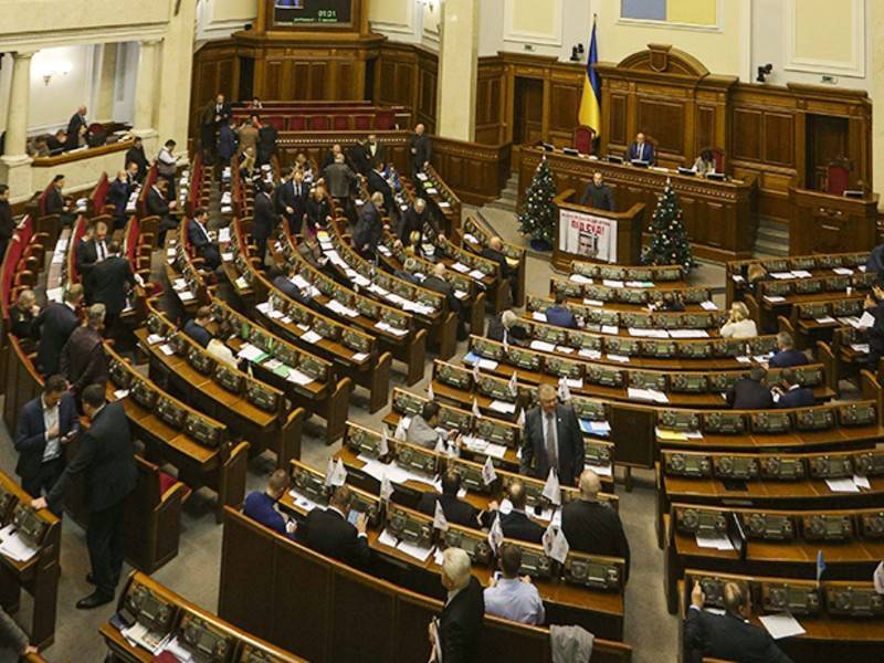 Зеленский ответил на петицию о сокращении числа депутатов Рады