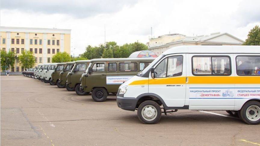 В регион доставили «Нивы» и «УАЗики» для перевозки в медучреждения пожилых и инвалидов