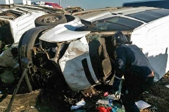 В Крыму при столкновении грузовика с микроавтобусом погиб человек