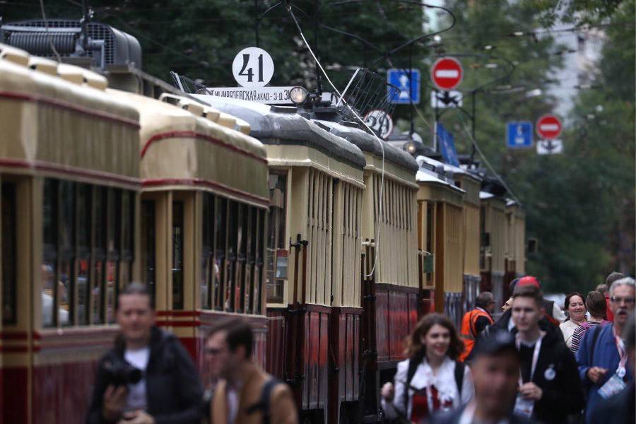 День московского транспорта стартовал парадом трамваев