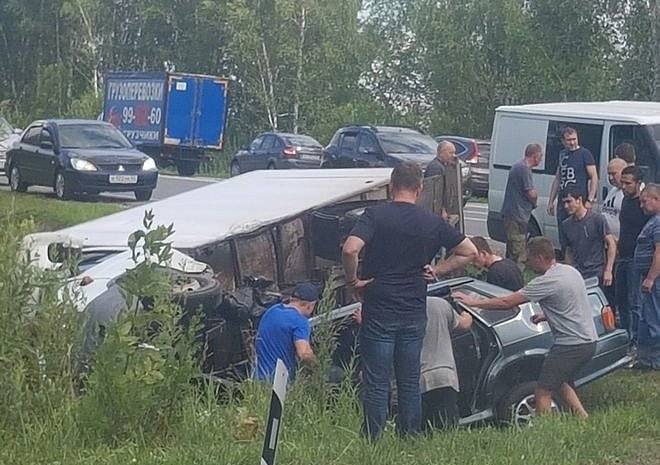 Под Рязанью столкнулись фургон и ВАЗ-2115