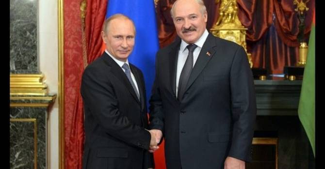 Путин не смог убедить Лукашенко объединиться в одно государство, чтобы сохранить свою власть - Bloomberg