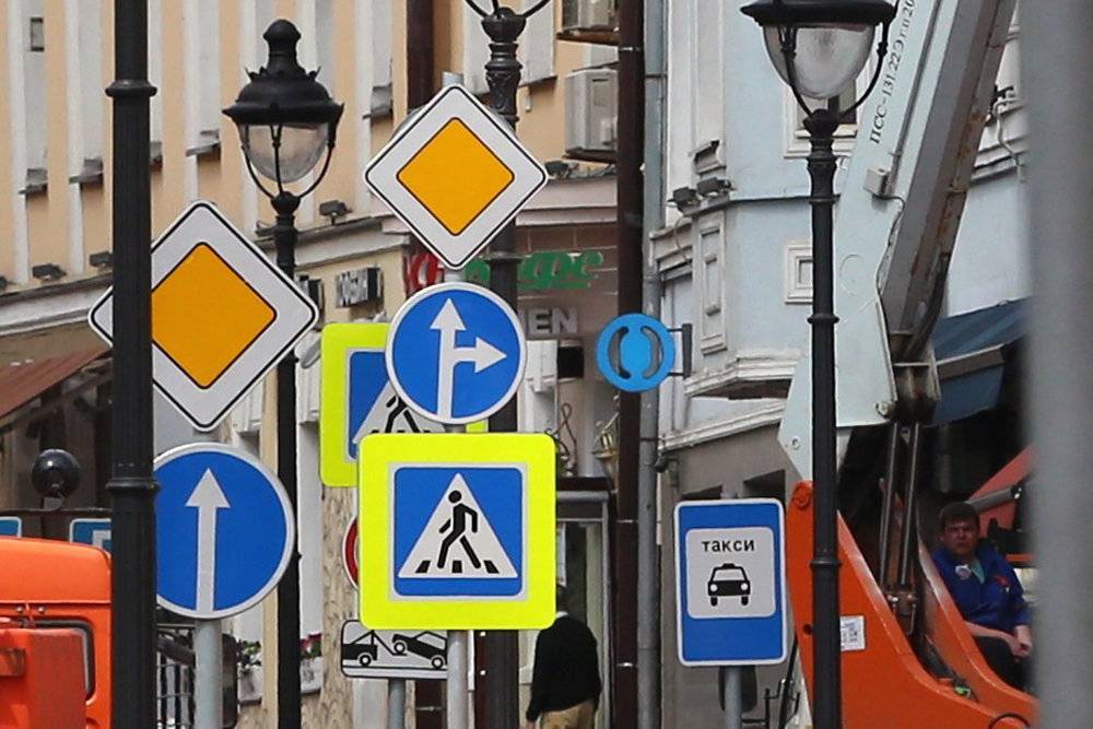 Мосгорсуд отменил штраф ЦОДД за установку уменьшенных знаков на дорогах