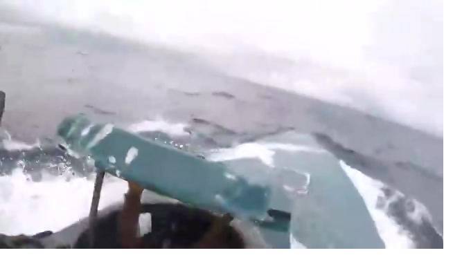 Эпичное видео: Спецслужбы США перехватили в Тихом океане лодку с 7 тоннами кокаина