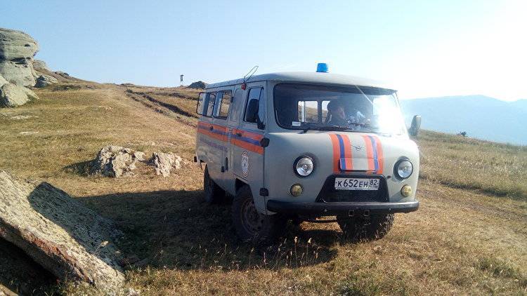 Крымские спасатели помогли четырем заблудившимся в горах туристам