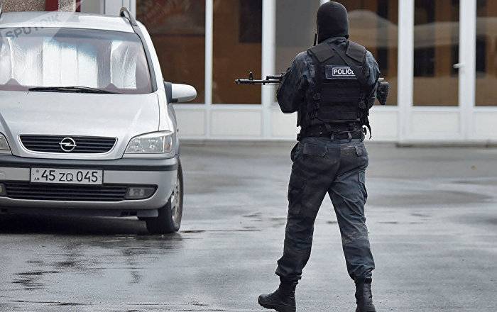 Обыски в домах криминальных авторитетов Армении: оперативники обнаружили оружие