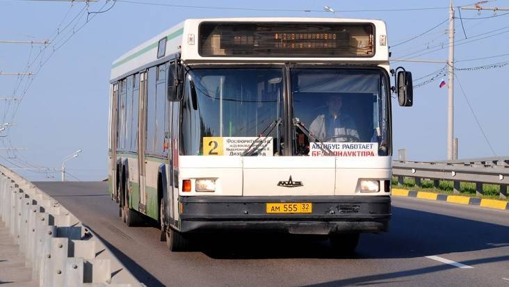 В Брянске автобус № 2 доставит пассажиров на вокзал к прибытию поезда