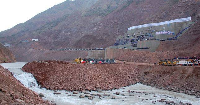 В Таджикистане на Рогунской ГЭС начали строить основную плотину