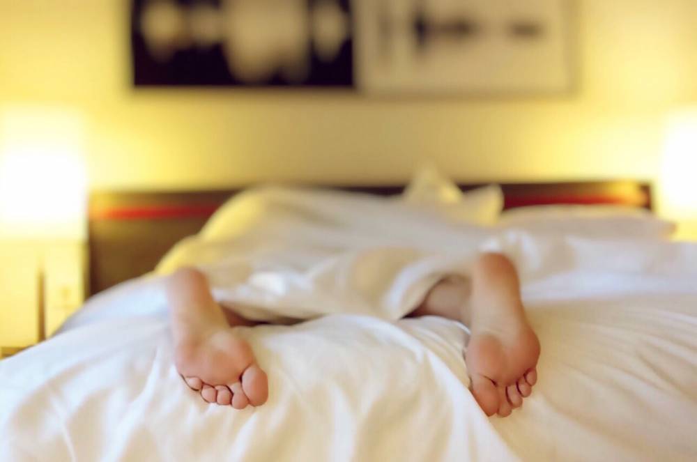 Врач-сомнолог заявил о необходимости семи-восьми часов сна для высыпания
